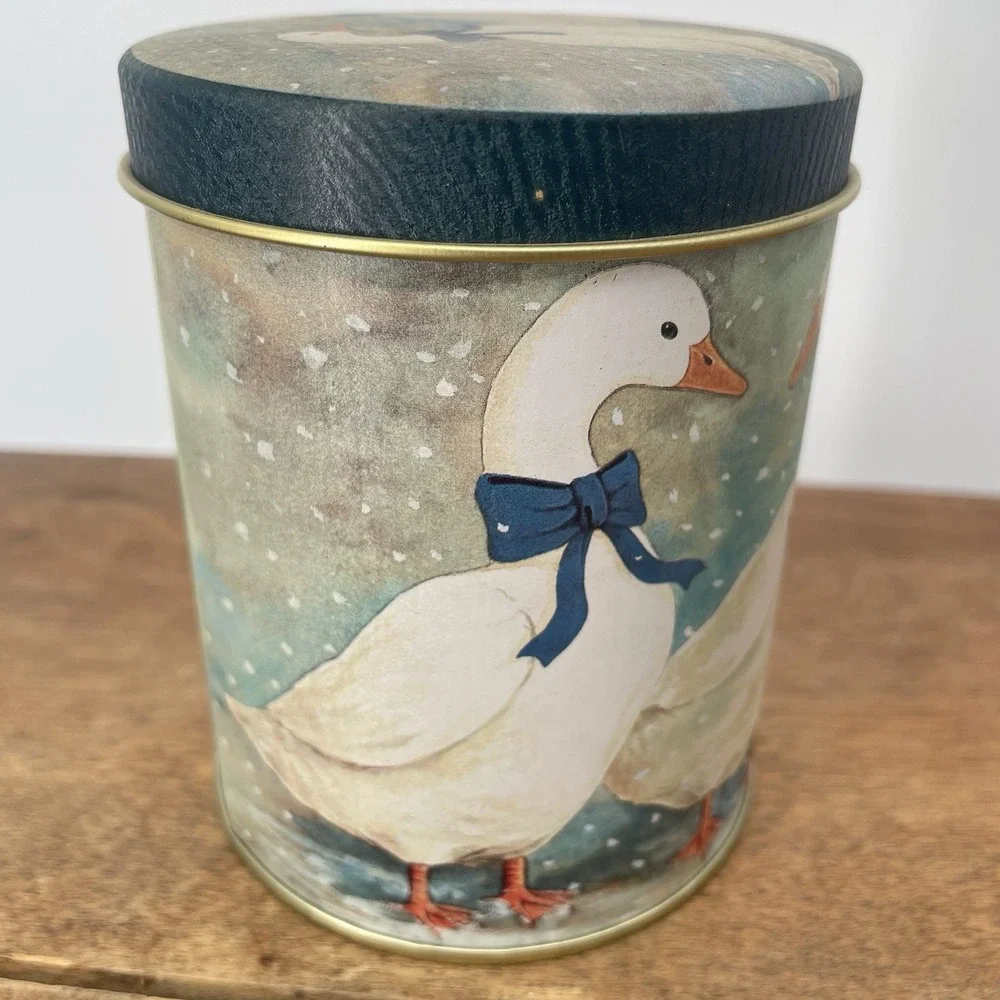 VTG 80s Country Winter Geese Round Covered Tin Blue Taiwan ROC 4